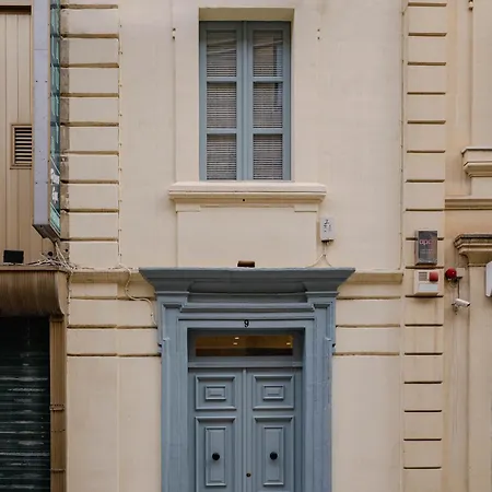 9 Flat Apartman *